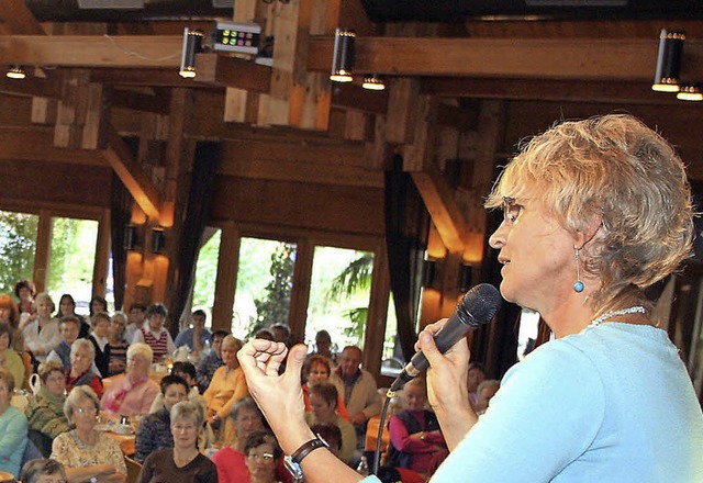 Die Beleuchtung im Brgerhaus ist vera...m Frauenfrhstck mit Beate Hug 2006.   | Foto: Archivbild: Heidi Fssel