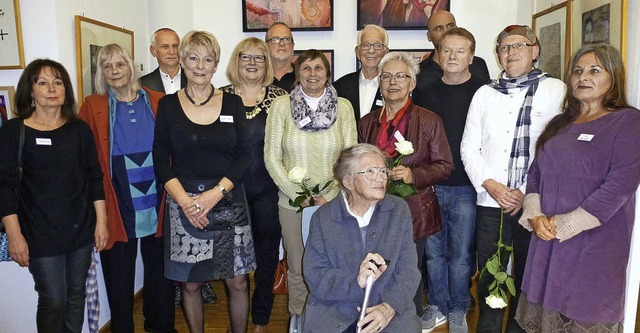 Brigitte Leber (Vierte von links) bei ...sstellung des Kunstvereins Lffingen.   | Foto: Karla Scherer
