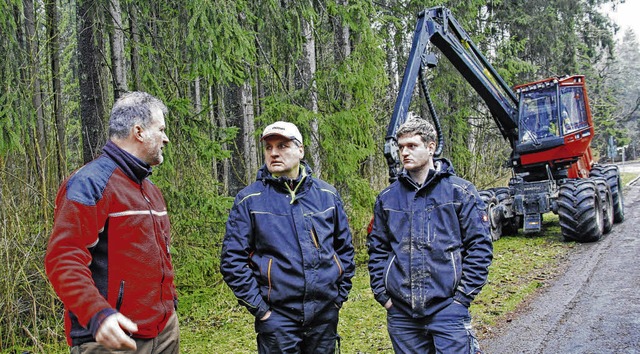 Manfred Fnfgeld stimmt sich im Vorfel...inger Firma Egle Forstunternehmen ab.   | Foto: Madlen Falke