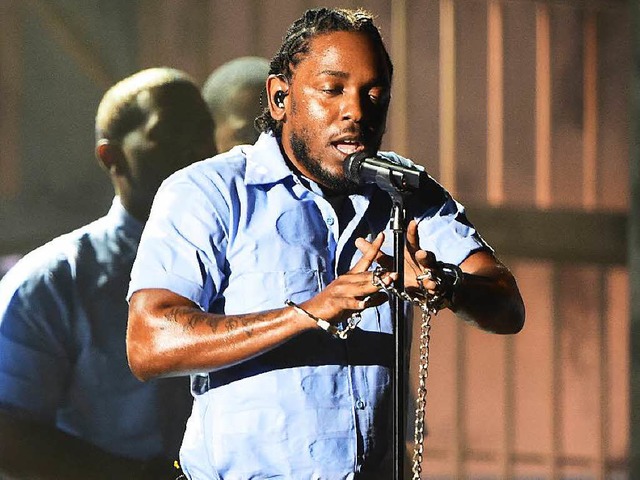 Entfesselt: Kendrick Lamar whrend seines Liveauftritts bei den Grammys.  | Foto: AFP