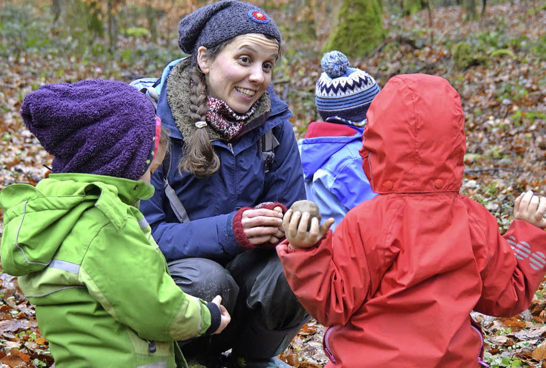 Naturpädagoginnen betreuen die &#8222;...s Waldkindergartens in  Ehrenkirchen.   | Foto: Sophia Hesser