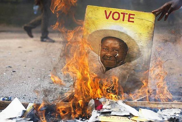 Ugandas Präsident klebt an der Macht