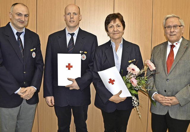 Kiechlinsbergen. Ehrungen beim DRK  Ki...egina Heitzmann daneben Dieter Sprich.  | Foto: Roland Vitt