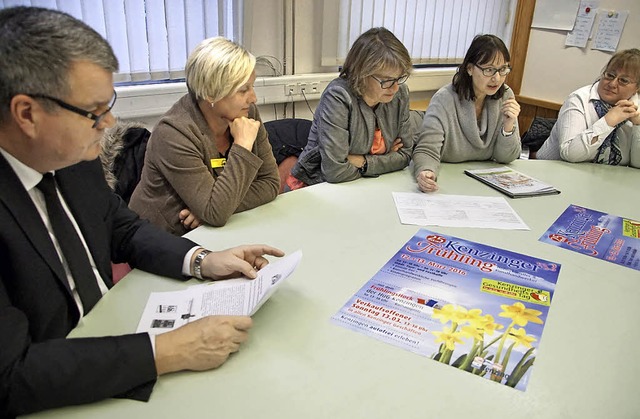 Zum Kenzinger Frhling gibt es einen G...her, Karin Kempf und Birgit Hornecker.  | Foto: Ilona Hge