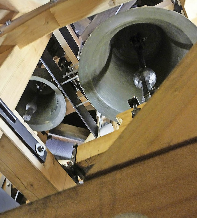 In einem hlzernen Glockenstuhl hngen...ckenstuhl erbat Pfarrer Michael Hipp.   | Foto: Bruno Morath