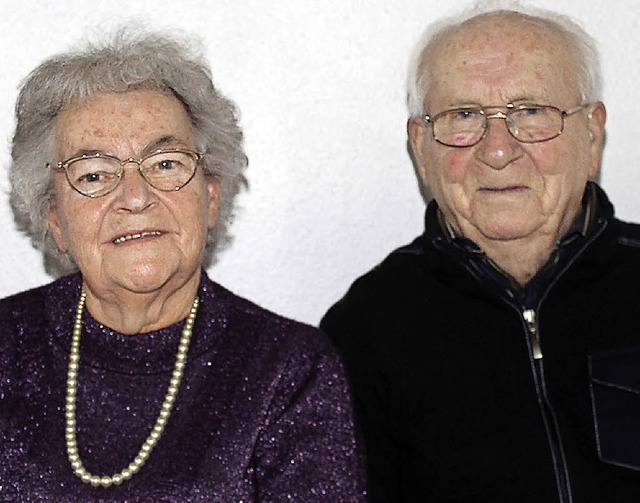 Rosa und Heinz Drflinger sind seit nunmehr 60 Jahren ein Ehepaar.   | Foto: Cremer