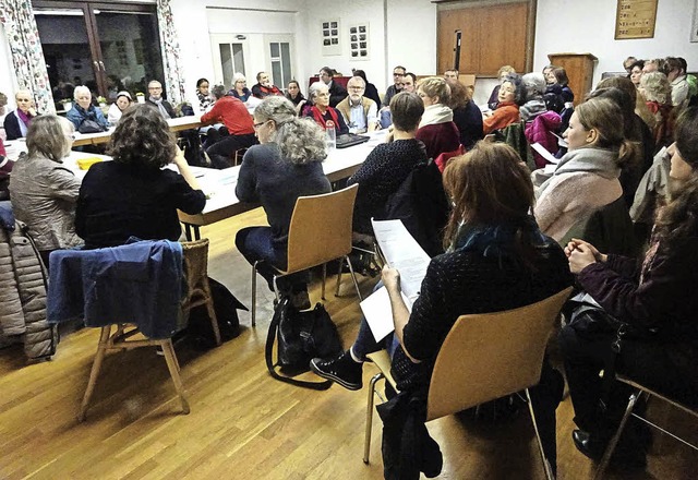 Volles Haus beim Treffen des &#8222;Netzwerks Flchtlinge&#8220;.   | Foto: Beckmann