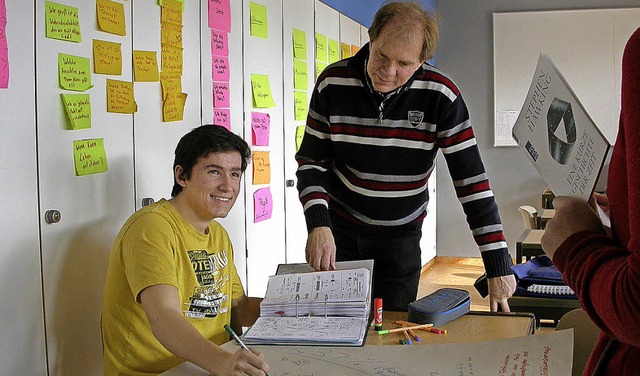 Michael Schlter mit  Nils Dadok (link...h mit knstlicher Schwerkraft im All.   | Foto: Gewerbeschule