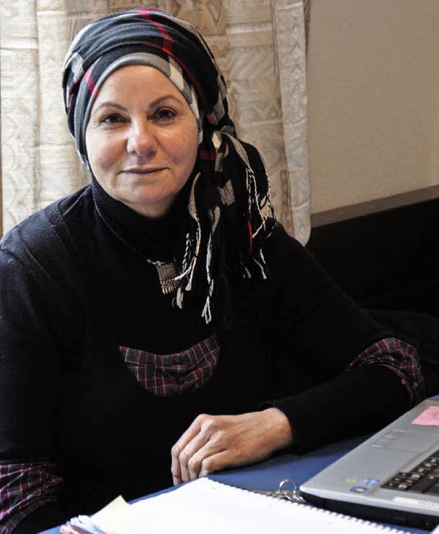 Dauerstress: Amal Alramahy kmmert sich  um die Flchtlinge im Feriendorf.   | Foto: Verena Wehrle