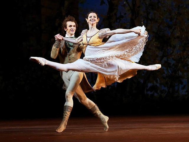 Die Balletttnzer des Bolschoi-Theater... im Bad Krozinger Joki-Kino verfolgen.  | Foto: Sharifulin Valery