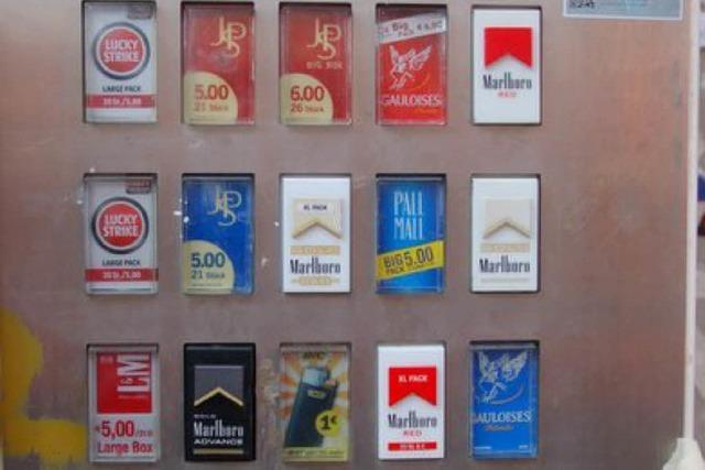 Merkwrdige Eigentumsdelikte: Zigarettenautomat in Neuenburg geklaut