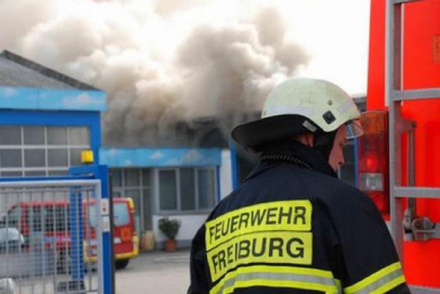 Bus in Flammen – Brand beim Freiburger Reisedienst