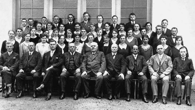 1931 entstand dieses erste offizielle ...ter (erste Reihe, dritter  von links)   | Foto: Verein