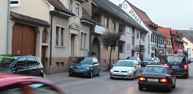 Die Btzinger Hauptstrae wird bis hin...anierungsgebiet Ortskern aufgenommen.   | Foto: Mario Schneberg