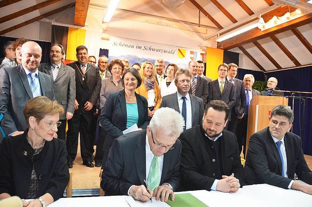 Unterzeichnung der Vereinbarung zum Biosphrengebiet in Schnau  | Foto: Hermann Jacob