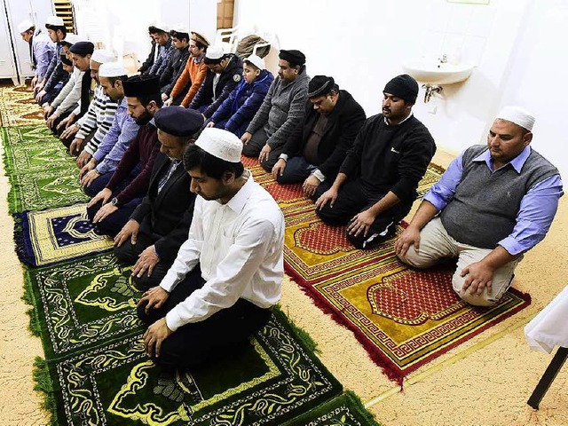 Noch beten die Mitglieder der Ahmadiyy...er. Der ist viel zu klein, finden sie.  | Foto: Thomas Kunz