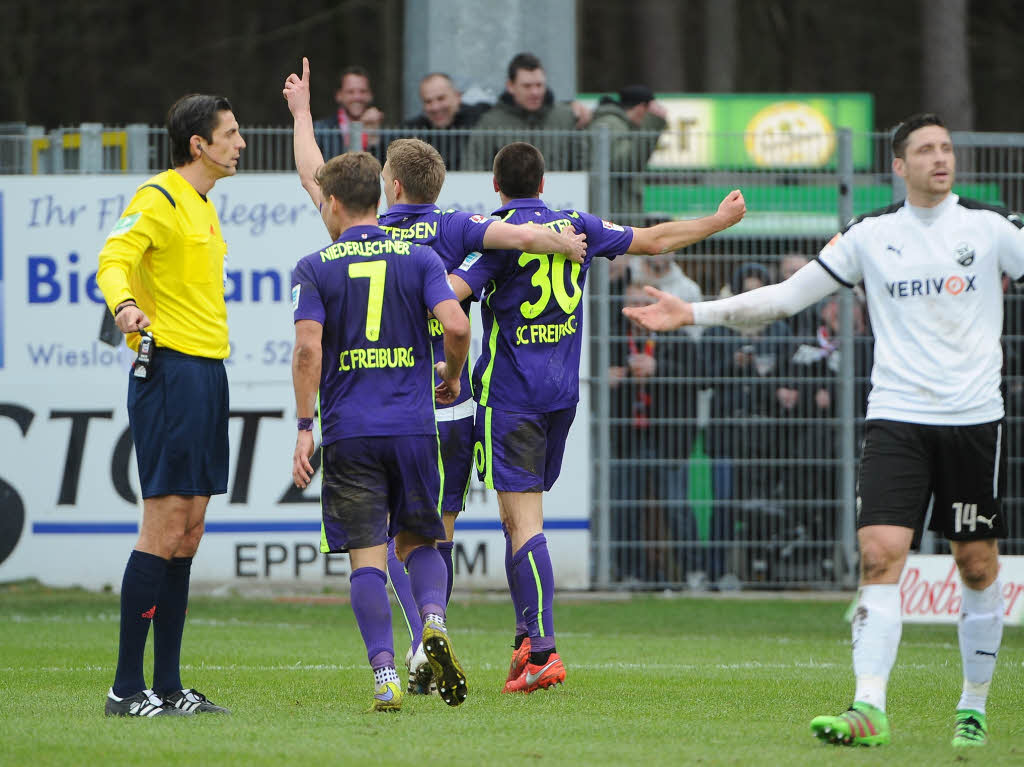 In der ersten Halbzeit gekmpft, im zweiten Durchgang mit Maximilian Philipp offensive Qualitt ausgespielt: Der Sportclub gewinnt in Sandhausen mit 2:0.