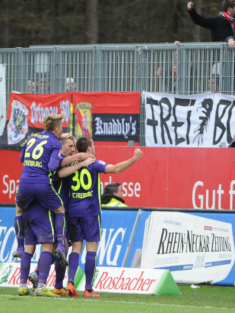 In der ersten Halbzeit gekmpft, im zweiten Durchgang mit Maximilian Philipp offensive Qualitt ausgespielt: Der Sportclub gewinnt in Sandhausen mit 2:0.