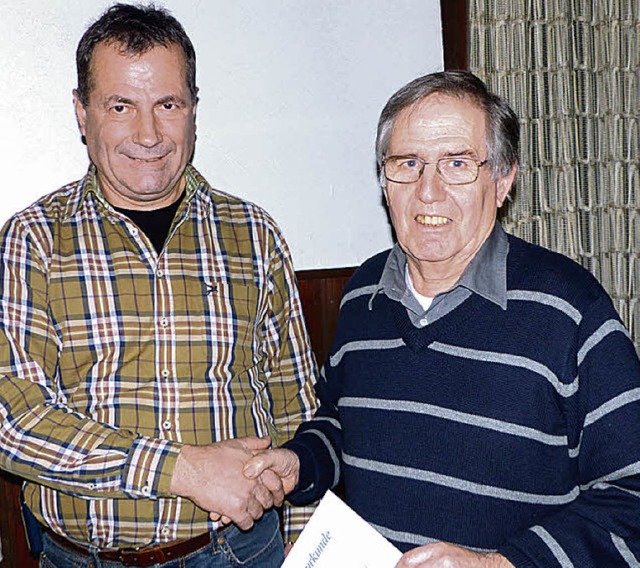 Walter Rieder (rechts) wurde von Reinhard Rehm, zum Ehrenmitglied  ernannt.  | Foto: Heidi Foessel