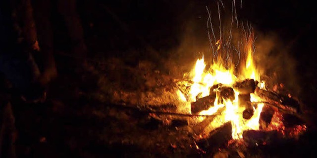 In Hgelberg brannte das traditionelle Scheibenfeuer mit Versptung.   | Foto: Gabriele Poppen