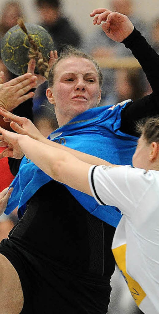 Mit sieben Treffern war Angelika Makel... Carolin Spinner) beste HSG-Schtzin.   | Foto: Keller