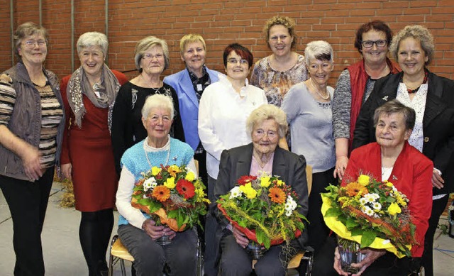 60  Jahre  Landfrauenverein  Laufen: d...nde Susan  Fader (Vierte  von  links).  | Foto: I. Grziwa