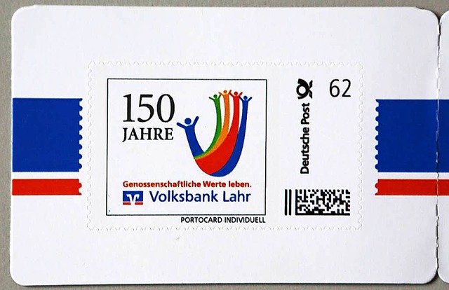 Zum 150. Geburtstag hat die Volksbank extra eine  Briefmarke heraus gegeben.  | Foto: Christoph Breithaupt