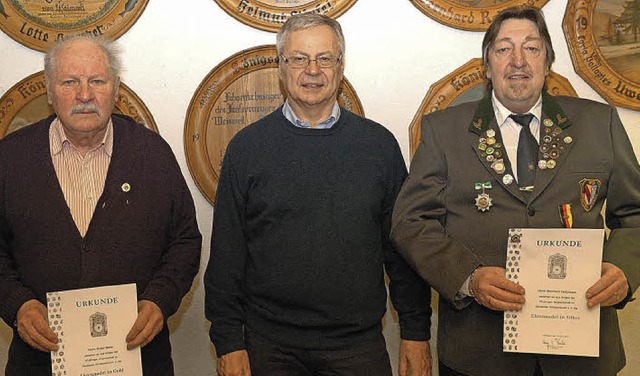 Oberschtzenmeister Gerhard Huber (Mit...leier ist sogar seit  40 Jahren dabei.  | Foto: Jrgen Schweizer