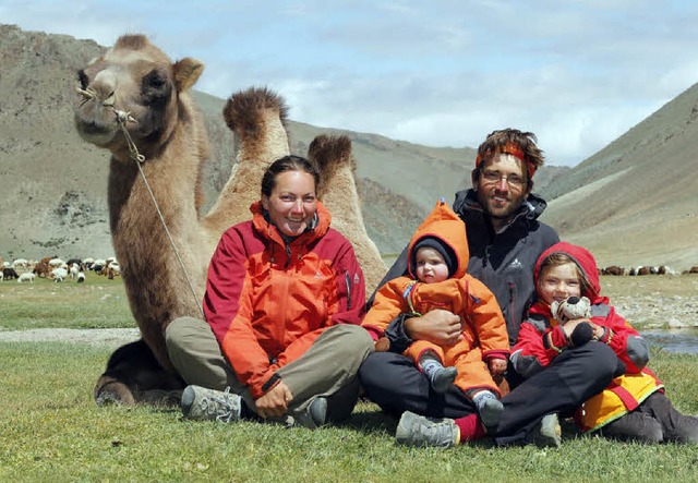 Tierisch gute Multivisionsshow: Barbar...indern und Kamelen durch die Mongolei.  | Foto: Privat