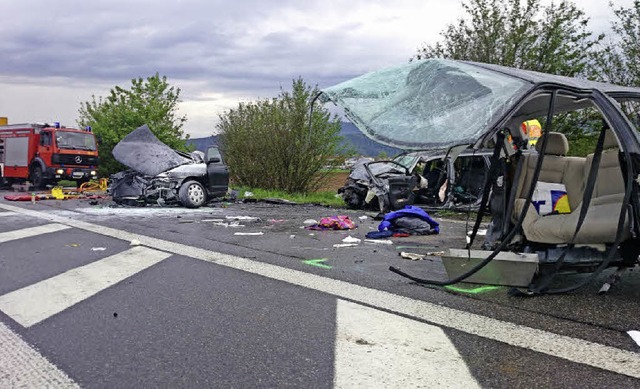 Bei einem Unfall bei Kirchzarten sind ...ngenen April drei Menschen gestorben.   | Foto: Kamera 24