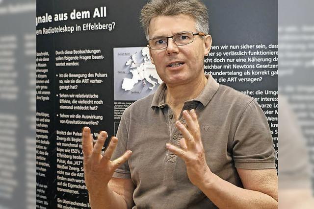 Der Designer Markus Dold hat eine Ausstellung zu Einstein und Gravitationswellen gestaltet