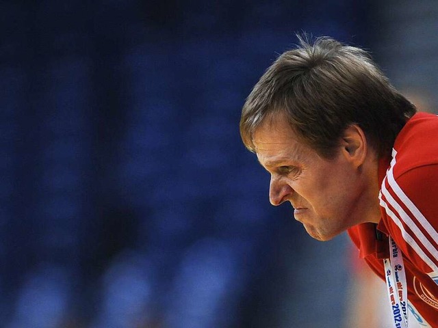 Der ehemalige Handball-Bundestrainer M...s &#8211; im Landratsamt in Offenburg.  | Foto: AFP