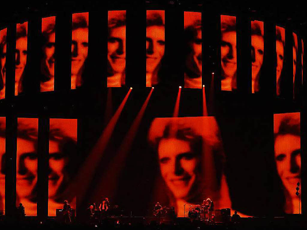Mitglieder der Band von Sänger David Bowie erinnern an den verstorbenen Künstler. Mitglieder der Band von Sänger David Bowie erinnern an den verstorbenen Künstler.