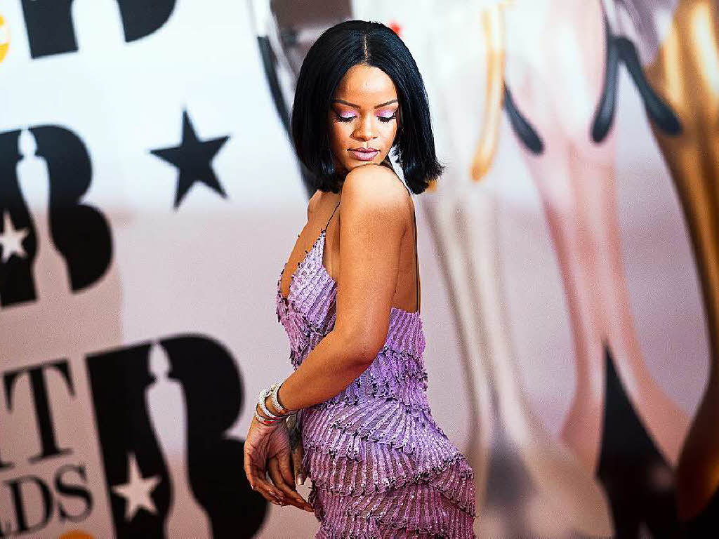 Sngerin Rihanna auf dem Roten Teppich der Brit Awards