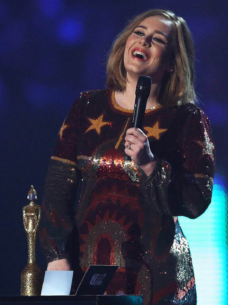 Adele gewinnt in der Hauptkategorie bestes Album Adele gewinnt in der Hauptkategorie bestes Album