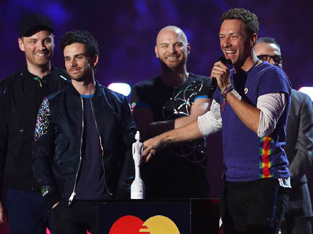 Die Band Coldplay bekommt den Brit Award als beste britische Band.