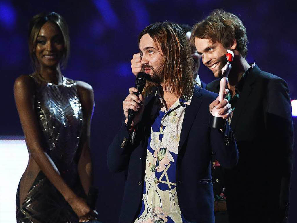 Die australische Band Tame Impala bekommt den Award als beste internationale Band. Die australische Band Tame Impala bekommt den Award als beste internationale Band.