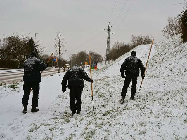 Die Spurensuche im Neuenburger Mordfal...ber 2014 wurde durch Schnee behindert.  | Foto: Julia Jacob