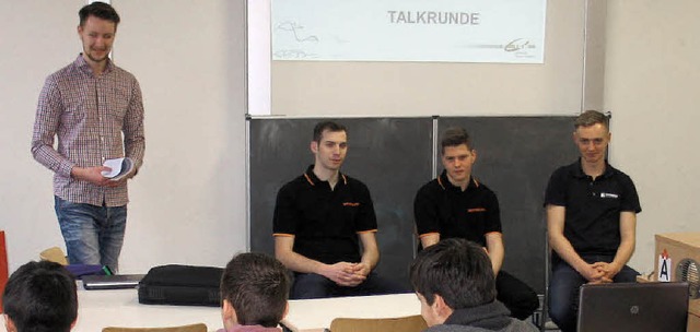 Lars Hlzle, Dominik Hierholzer, Holge...r bei der Berufs-Info   im Gymnasium.   | Foto: Privat