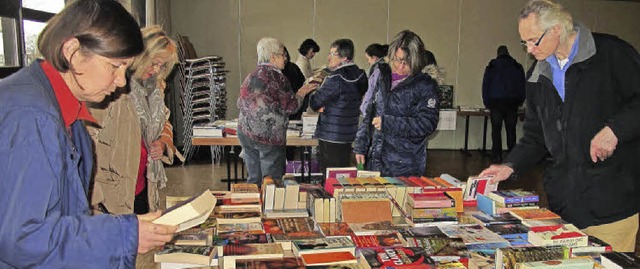 Richtig viel los war bei der Bcherbr...ngen-Kirchen. Krimis liefen am besten.  | Foto: Jutta Schtz