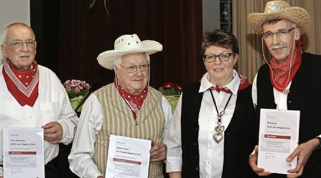 Horst Balszuweit, Hubert Johner, Sonja...aft im Gesangverein Bickensohl geehrt.  | Foto: Senta Knecht