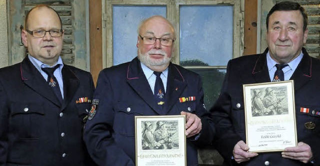 Abteilungskommandant Klaus Beiser erne...Scherer und Gerold Feit (von links).   | Foto: Wolfgang Knstle