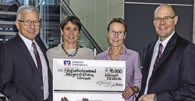 Strahlende Gesichter (von links): Gnt...ann,  Vorstandsmitglied der Volksbank   | Foto: zVg
