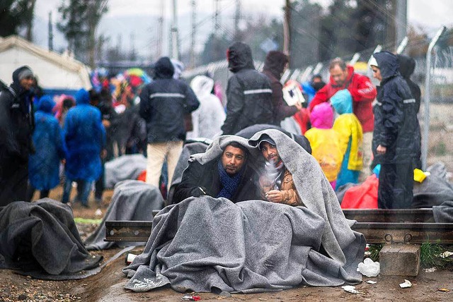 Flchtlinge sitzen auf der Balkanroute fest.  | Foto: AFP