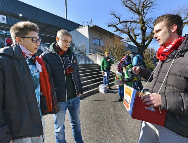 Kai Demmer (rechts) war einer der Akti...olitische Bildung aufmerksam machten.   | Foto: Michael Bamberger