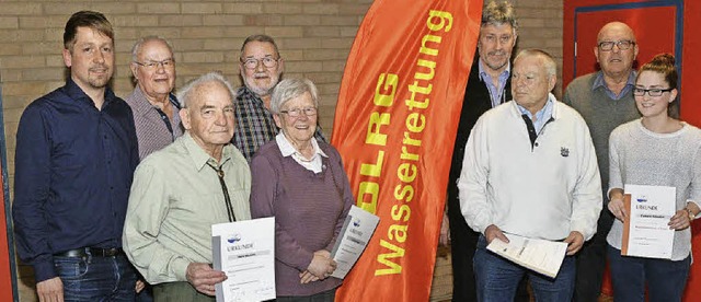 Ehrungen bei der DLRG (von links): Vor...ert, Heinz Vollmar und Tamara Gnter.   | Foto: Heinz Vollmar