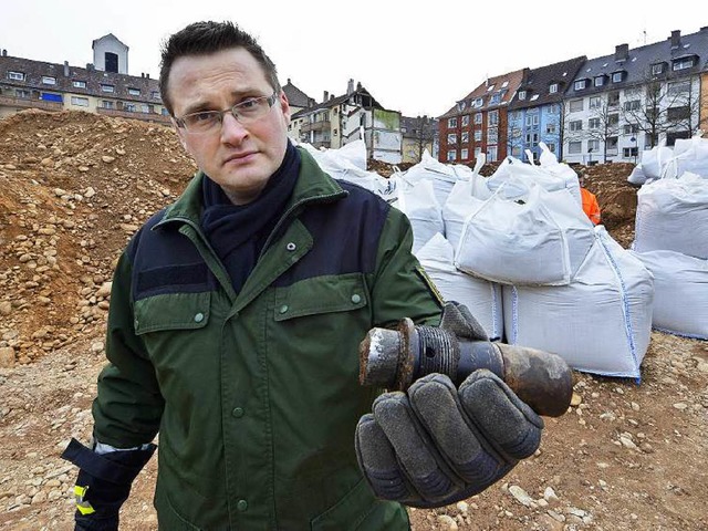 &#8222;Wir mussten viel Kraft aufwende...getaner Arbeit den Znder in der Hand.  | Foto: Michael Bamberger