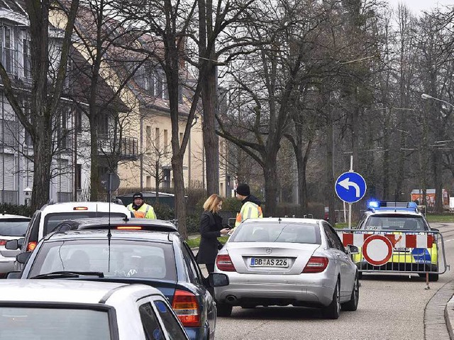 Die Polizei hat die Straen rund um die Uniklinik weitrumig abgesperrt.  | Foto: Michael Bamberger