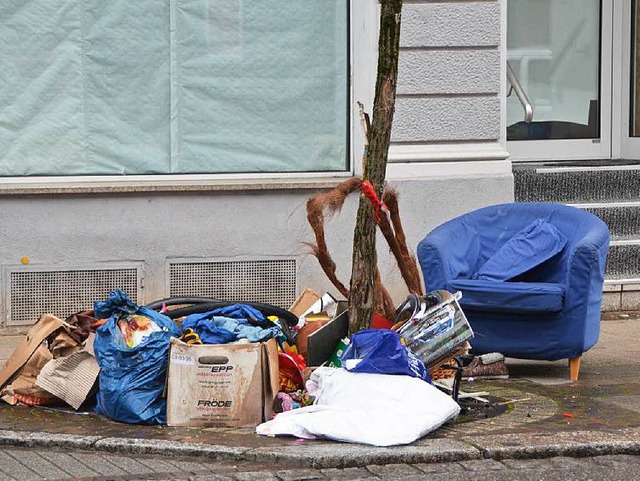 Mllberge am Straenrand sorgen immer ...an mehreren Stellen Mllhaufen lagen.   | Foto: Fotos: Peter Gerigk/Ingrid Bhm-Jacob