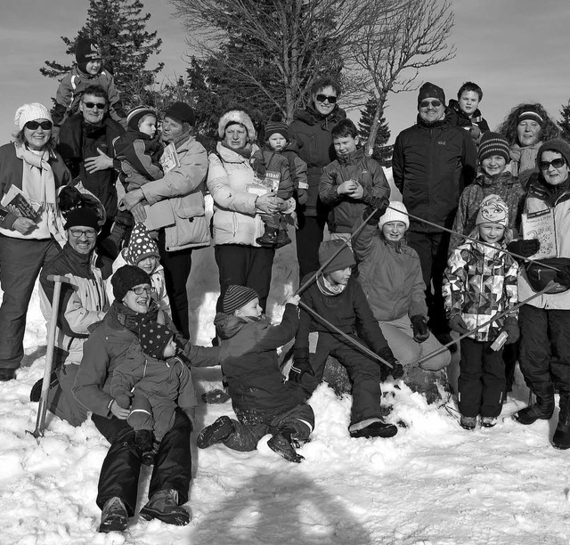 Begeisterte Familien auf dem Kandel be...chwarzwaldvereins Teningen im Schnee.   | Foto: Privat